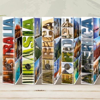 Group photo Globetrotter themed folder