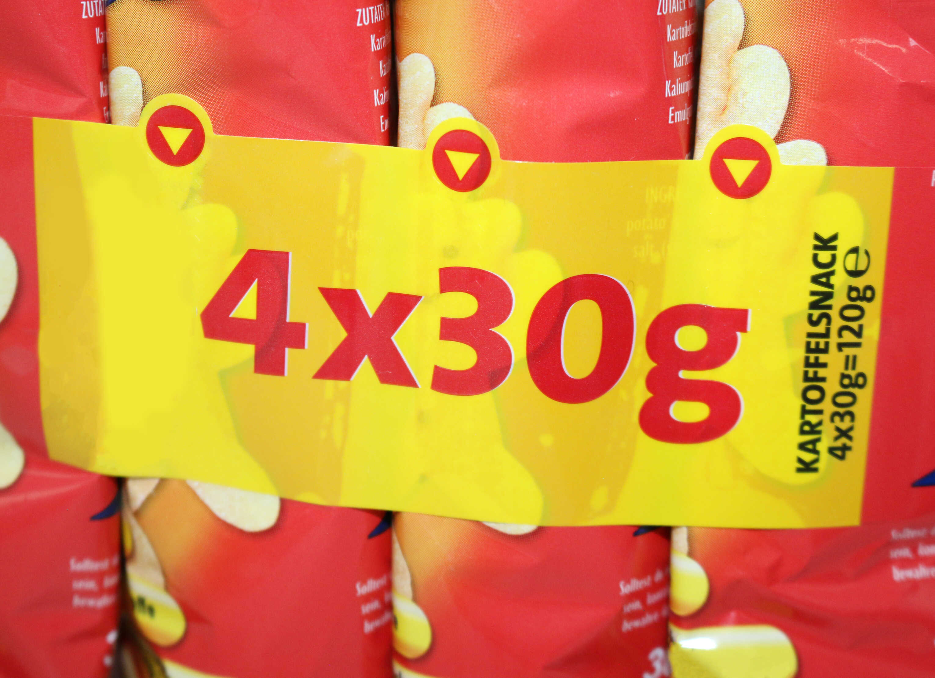 4x30g potato snack, a total of 120g. Price information and product details on a yellow label.