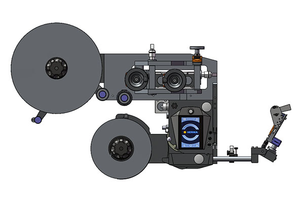 Technical drawing of a labelling machine with two large reels, a conveyor mechanism, and control elements.