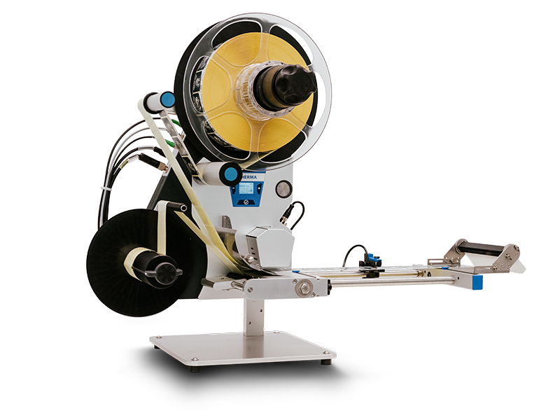 A labelling machine with a large roll holder, a dispenser, and a control panel for managing the labelling process.