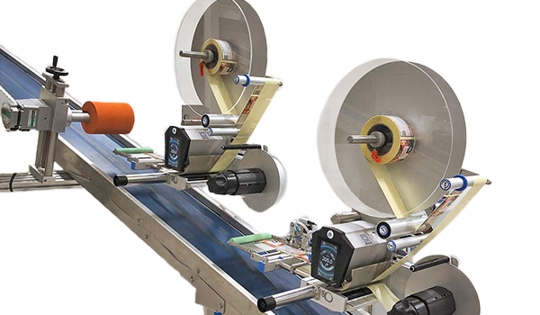 A labelling system with two rollers that applies labels to products. The machine is equipped with engines and control elements.