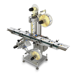 Labelling machine with two rolls for labels, conveyor belt, and sensors for automatic product labelling.