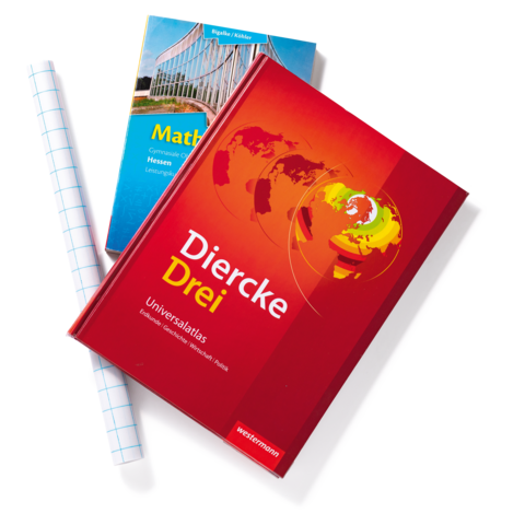 Zwei Lehrbücher liegen übereinander, eines mit dem Titel "Diercke Drei" und das andere "Mathematik". Daneben liegt ein Blatt Papier.