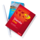 Zwei Lehrbücher liegen übereinander, eines mit dem Titel "Diercke Drei" und das andere "Mathematik". Daneben liegt ein Blatt Papier.