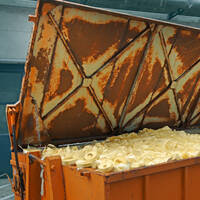 The term "InNo-Liner" does not have a direct translation as it appears to be a specific name or brand. If it refers to a product or concept, it would typically remain the same in English. However, if you provide more context about what "InNo-Liner" refers to, I can help you with a more tailored translation or explanation.