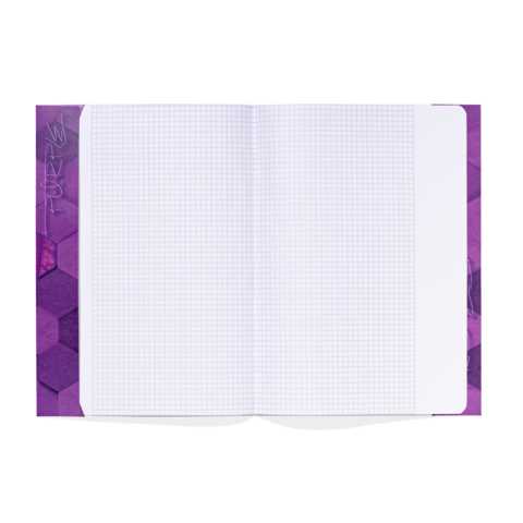 Ein offenes kariertes Notizbuch mit lila Hexagon-Muster auf dem Umschlag. Die Seiten sind leer und bereit zum Beschreiben.