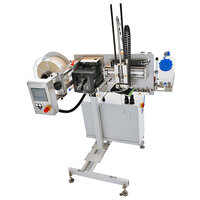 Automatic labelling machine with control unit, label roll, and conveyor belt for precise labelling of products.