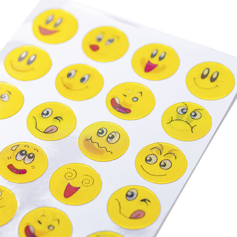 Bunte Aufkleber mit verschiedenen Smileys in gelb, die unterschiedliche Gesichtsausdrücke zeigen, auf einem weißen Hintergrund.