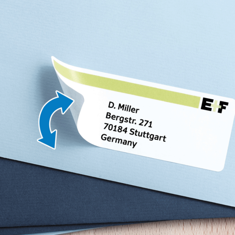 D. Miller, Bergstr. 271, 70184 Stuttgart, Deutschland. Ein Etikett mit einem grünen Streifen und einem Pfeil.