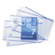 Mathematikbuch mit der Nummer 7 und mehrere transparente Hüllen mit blauen Streifen.