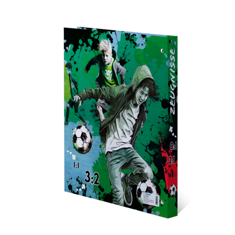 Two children are playing soccer, one is dribbling the ball while the other watches. The cover shows the scores 1:1 and 3:2.