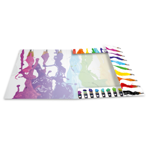 Ein offenes Skizzenbuch mit bunten Farbklecksen und Farbtuben in verschiedenen Farben auf der rechten Seite.