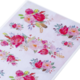 Bunte Blumenmuster auf einem hellen Hintergrund, bestehend aus Rosen und anderen floralen Elementen in verschiedenen Größen.