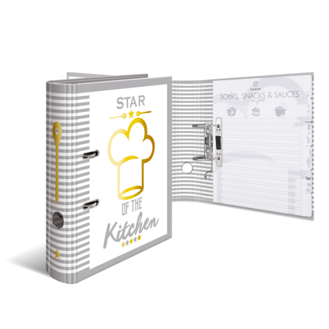 Rezeptordner mit dem Titel "Star of the Kitchen", geöffnet und zeigt Seiten für Suppen, Snacks und Saucen.