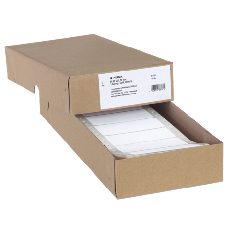 Braune Kartonbox mit herausziehbarem Fach, das leere Etikettenblätter enthält. Auf der Vorderseite befindet sich ein Etikett mit Produktinformationen.