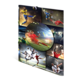 Collage von Fußballspielern in Aktion, die verschiedene Schüsse und Spielmomente zeigen, umgeben von dynamischen Effekten und Fußballen.