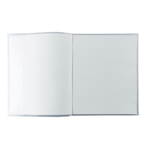 Ein offenes, leeres Buch mit weißen Seiten, das auf einer neutralen Oberfläche liegt.