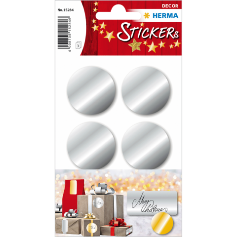Silberne runde Aufkleber auf einem Bogen, geeignet für Dekoration oder Geschenke. Verpackt mit Weihnachtsgeschenken im Hintergrund.