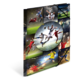 Eine Collage von Fußballspielern in verschiedenen Aktionen, darunter Schüsse, Pässe und Torfeiern auf einem Spielfeld.