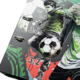 Ein Ordner mit Fußballmotiven, der zwei Spieler zeigt, die einen Ball dribbeln, umgeben von Spielständen und grafischen Elementen.