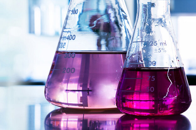 The translation of "Chemie Reagenzglser" is "chemical test tubes.