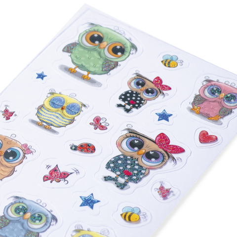 Bunte Aufkleber mit verschiedenen Eulenmotiven, darunter Eulen in unterschiedlichen Farben und Stilen, sowie einige Insekten und Sterne.