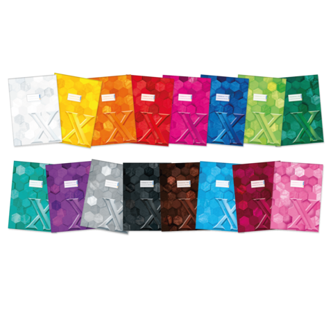 Eine Reihe von bunten Notizheften in verschiedenen Farben, angeordnet in einer geraden Linie. Jedes Heft hat ein Feld für einen Titel.