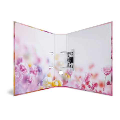 Eine geöffnete Tür mit einem bunten Blumendesign auf der Innenseite, die sanfte Farben und florale Muster zeigt.