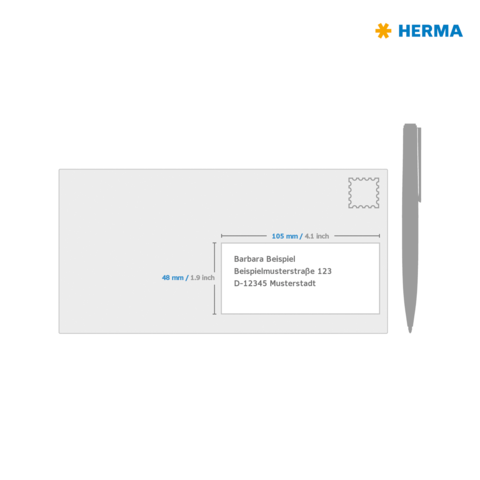 Briefbeschreibung einer Postkarte mit Abmessungen, Adresse und einem Platz für eine Briefmarke. Markenlogo "HERMA" oben rechts.