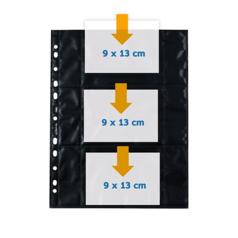 Schwarzes Fotohüllenblatt mit drei transparenten Taschen für 9 x 13 cm große Fotos, mit Pfeilen, die das Einlegen anzeigen.