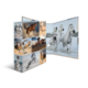 Ein Fotobuch mit verschiedenen Bildern von Pferden, darunter galoppierende und im Wasser spielende Pferde.
