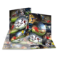 Mehrere Fußballspieler in Aktion, die Tore schießen und den Ball spielen, dargestellt in einem kreativen, collageartigen Layout.