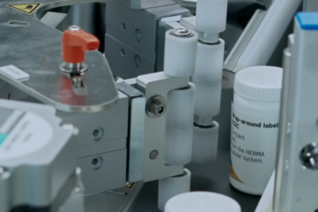 Homepage slider featuring a labelling machine that labels packages.