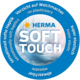 Rundes Logo mit dem Text "HERMA SOFT TOUCH", das auf weiche Haptik, Elastizität und das Fehlen von Weichmachern hinweist.